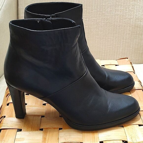 Stuart Weitzman Black Leather Heeled Ankle Boots - Picture 10 of 10